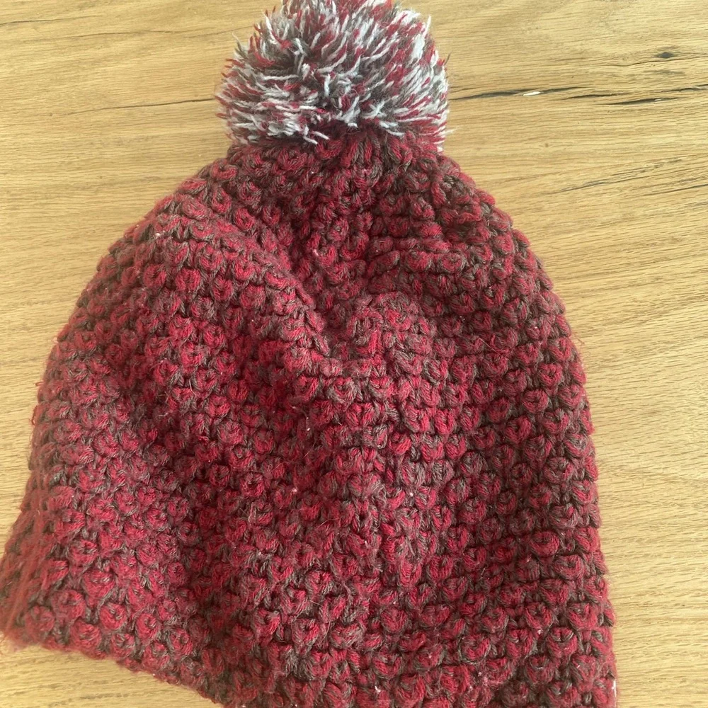 Cozy Burgundy Knit Beanie‎ with Pom Pom Fleece Lined Women’s Preloved